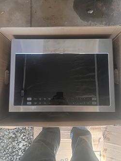 HAIER microwave oven 1.4 cu ft.
