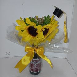 Soda Decorated With Crown For Graduation 🎓 Sangria