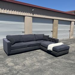 Large Blue Tufted sectional Sofa Couch ($10 Delivery )