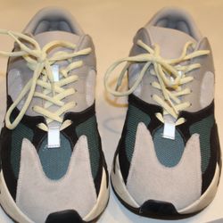 Yeezy Wave Runners Size 13