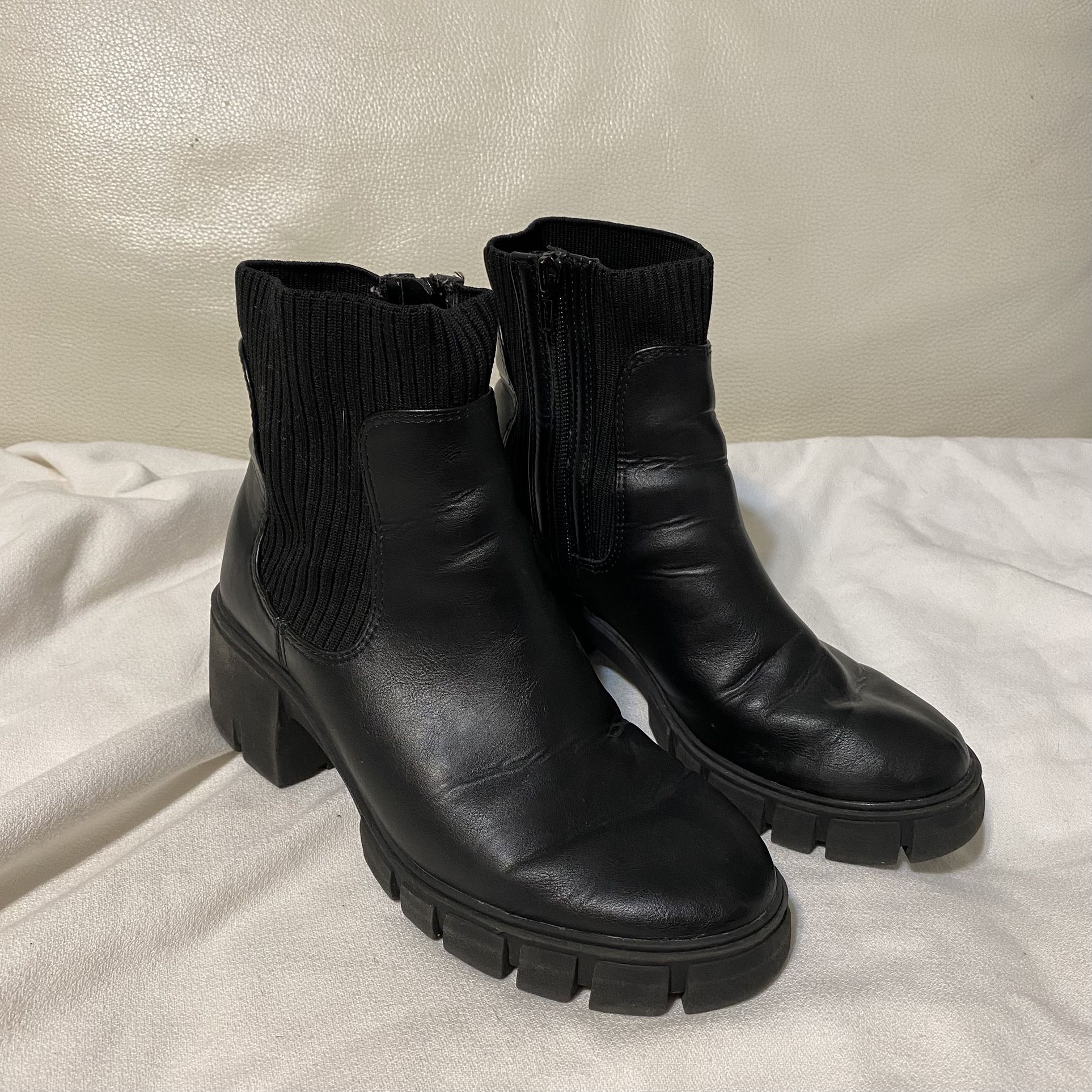 Universal Thread Black Boots, Women’s US Size 7