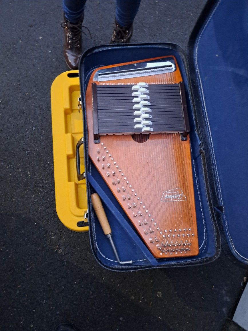 Oscar Schmidt Autoharp