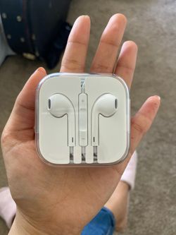 Apple earpods with 3.5mm headphone plug