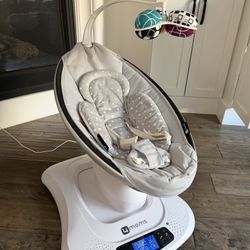 4moms mamaRoo Multi-Motion Baby Swing