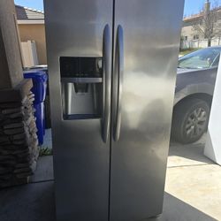 Frigidaire Refrigerator 