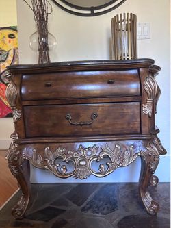 CONSOLE TABLE / CHEST