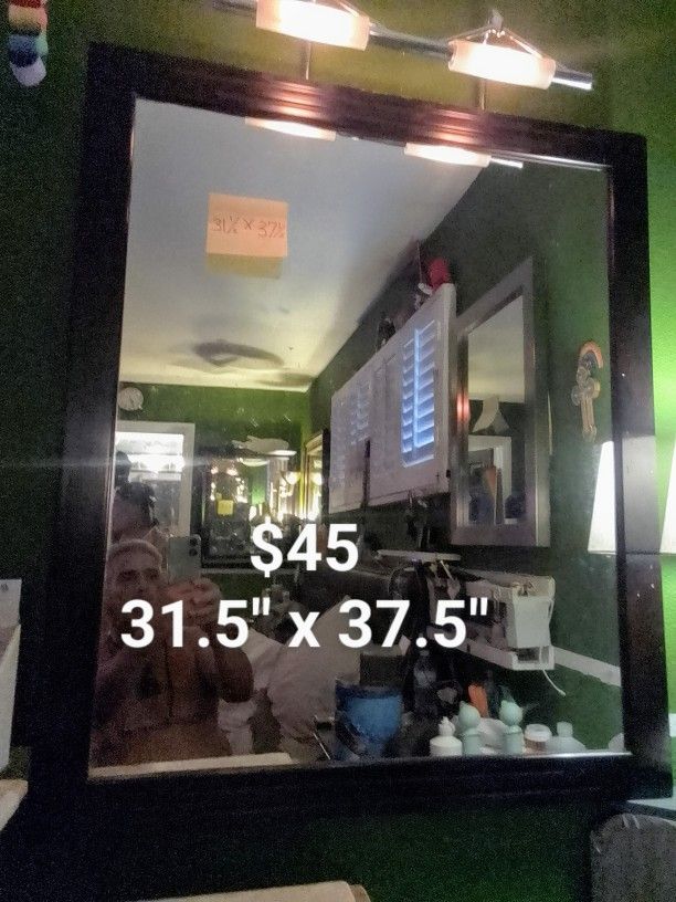 Lighted Wall Mirror 