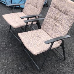 2 Folding chairs
