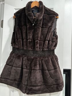 XL , faux fur brown vest