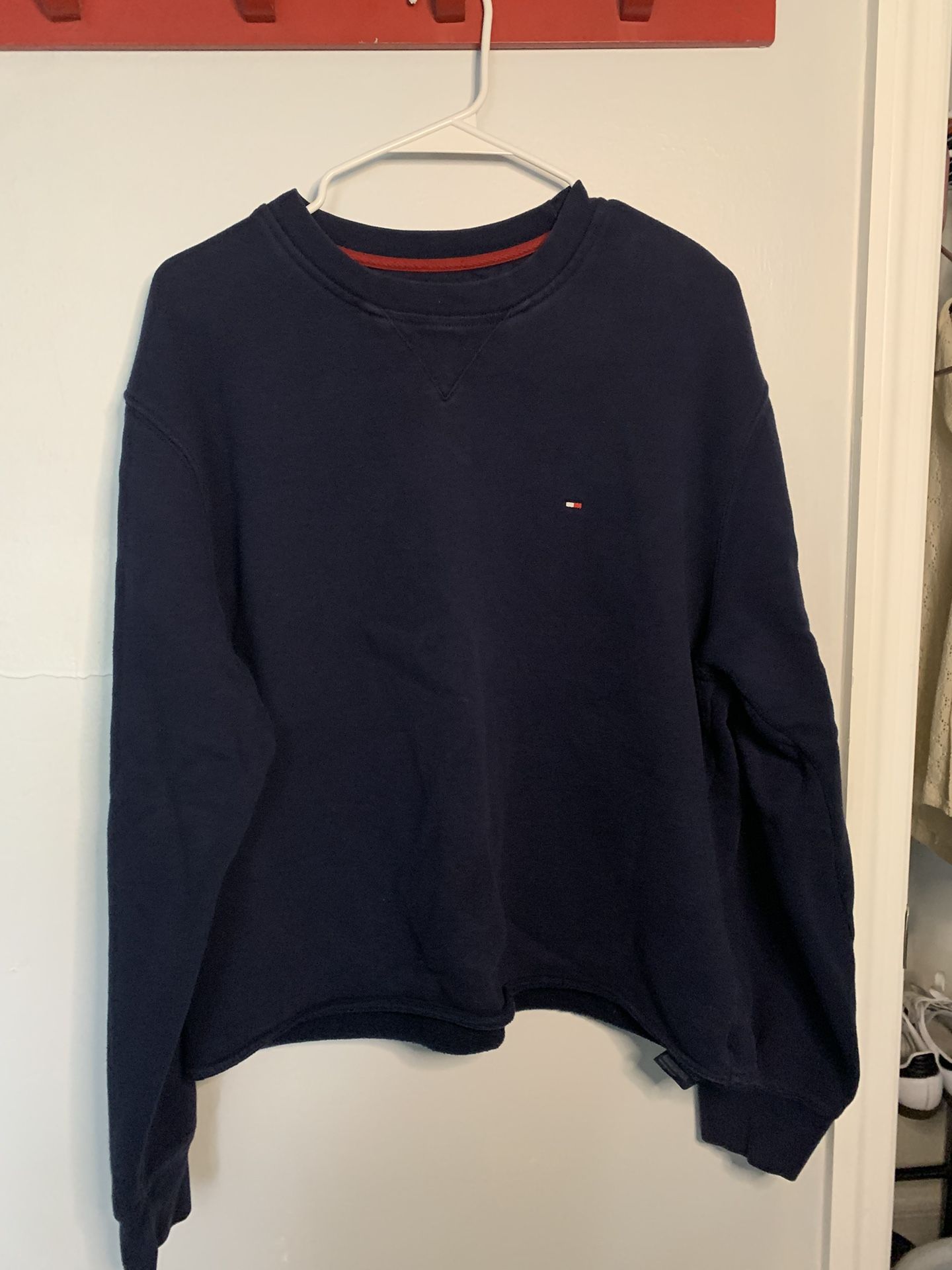 Navy cropped Tommy Hilfiger sweatshirt 