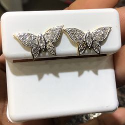 10k Gold With Diamond Earrings With Screw backs On Special💎