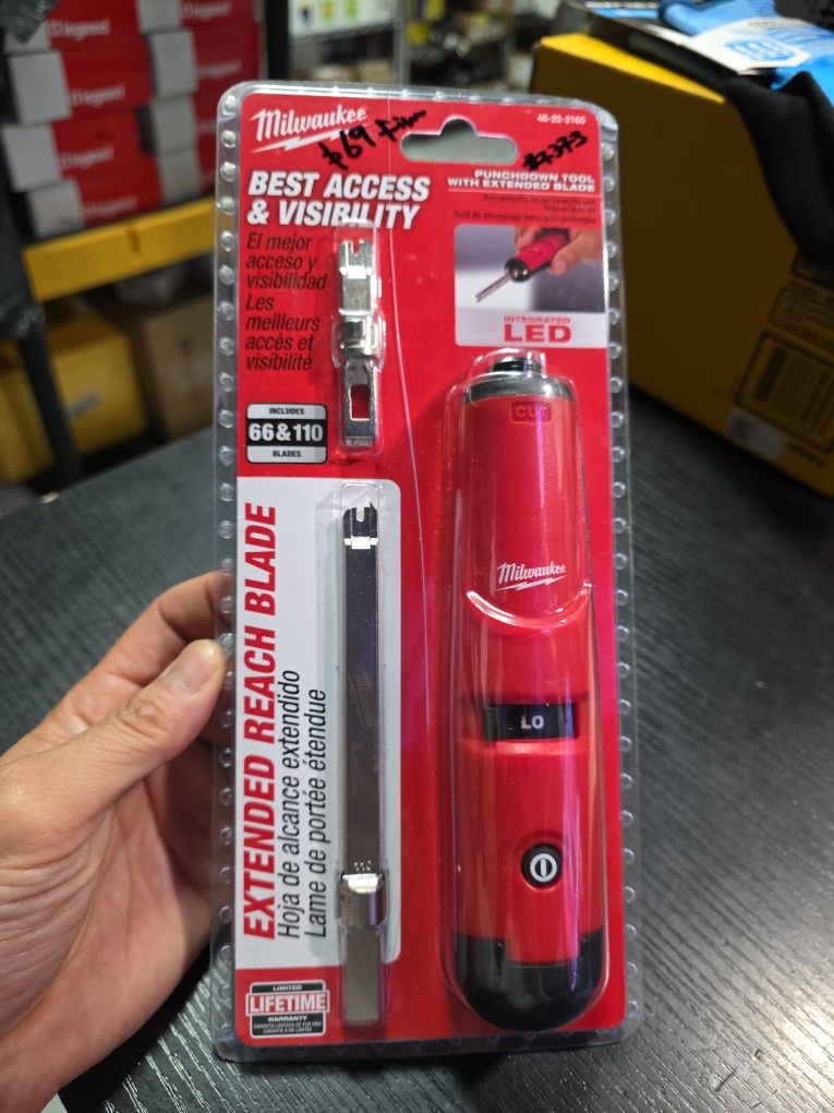Milwaukee
Impacting Punchdown Tool with Extended Blade