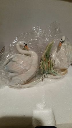 Collectors - New Franz swan salt & pepper shaker
