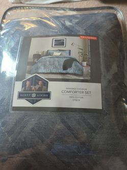 Scott Living  Comforter set. Full/queen.  New