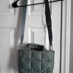 LULULEMON GREEN 5L QUILT TOTE BAG