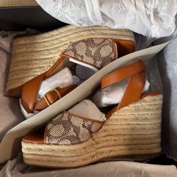 NEW COACH WEDGES SIZE 5 