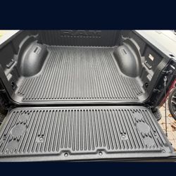 Ram 1500 Bed Liner (short)