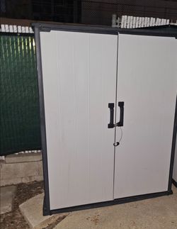 Keter outdoor storage shed, good condition, price is firm