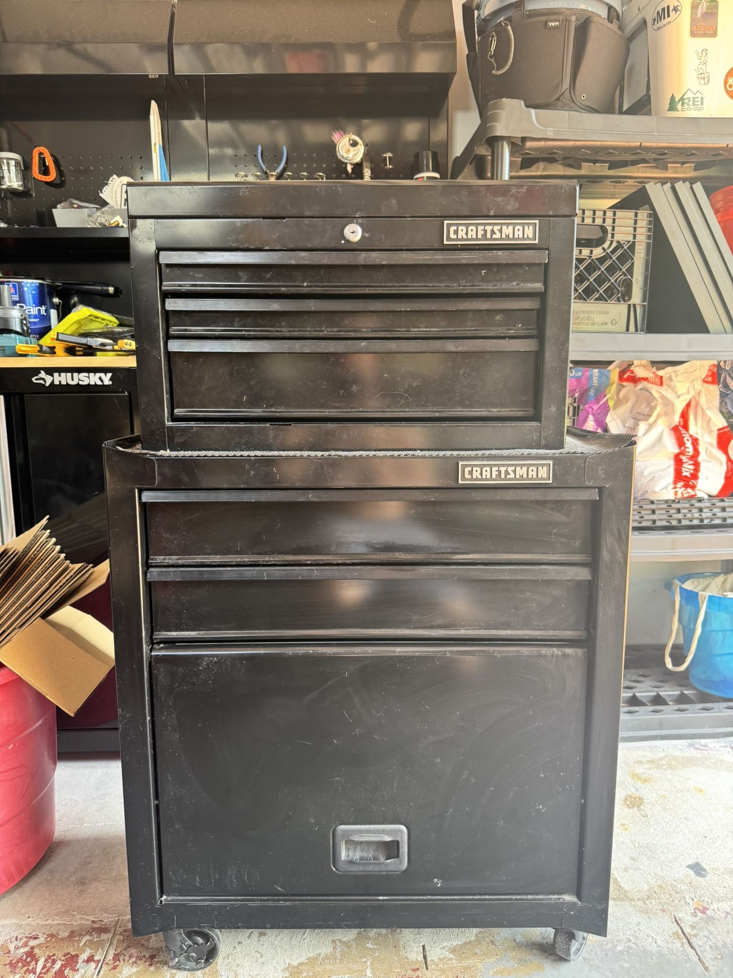 CRAFTSMAN TOOL CENTER BOX LOCKER ON WHEELS