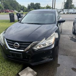 Nissan Altima 2017  154,00 Miles 