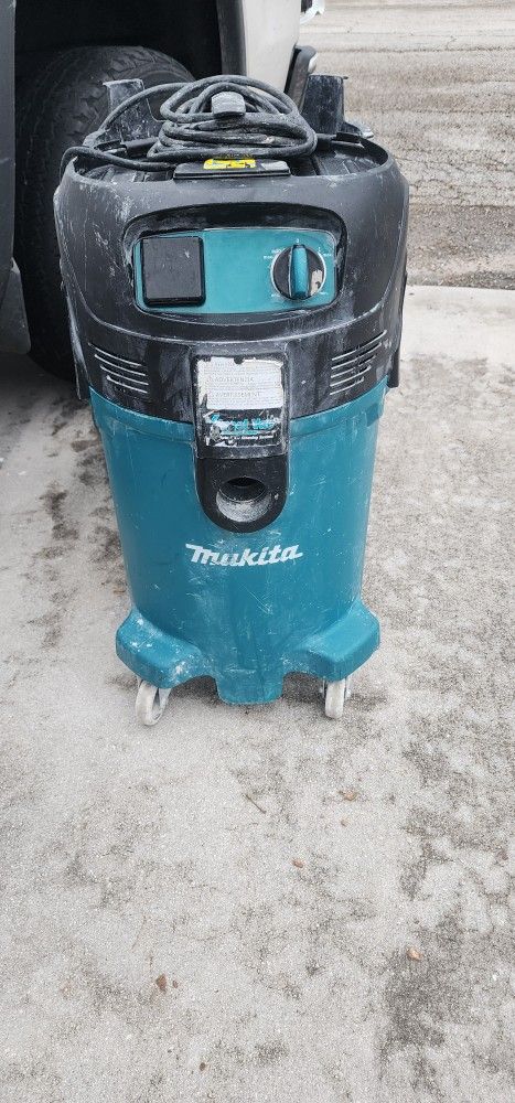 Makita Wet/Dry Vac VC7410