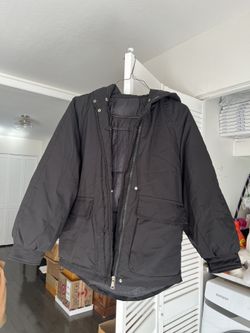 Women black Puffer Jacket Coat hooded with removable faux fur Size Medium