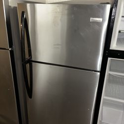 Frigidaire Refrigerator Good Condition 