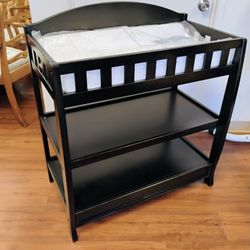 Changing Table With Mattress Pad 