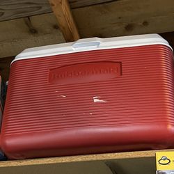 Large Rubbermaid Cooler