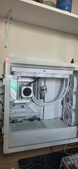 White custom gaming pc