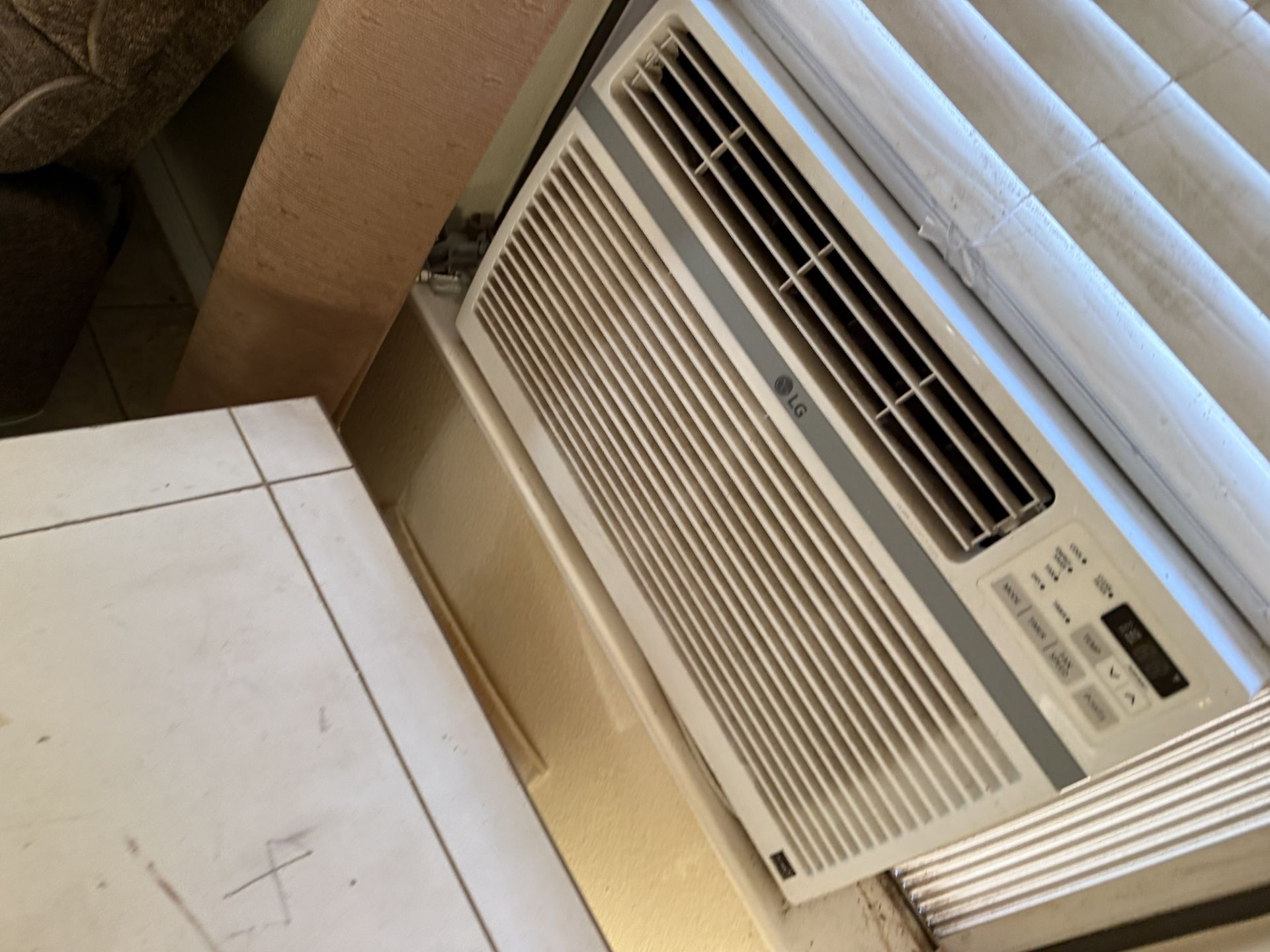 LG LW1216ERY7 12,000 BTU Doe 115-Volts Window Air Conditioner Cools 550 sq. ft. with Remote in White