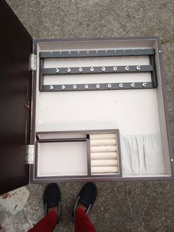 Jewelry box