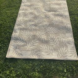 Indoor Rug with Leaf Pattern 