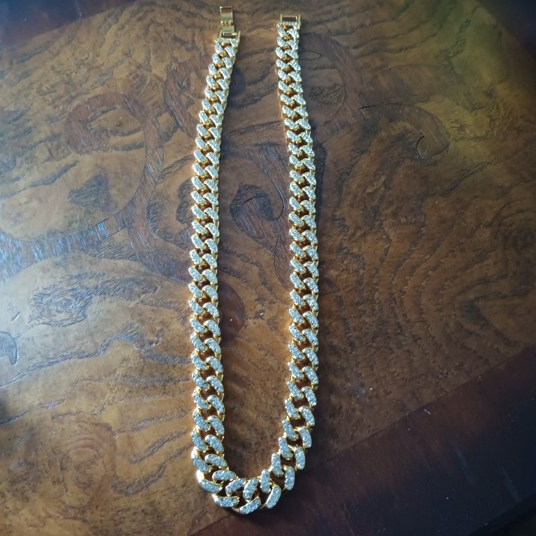 Red Poker Gold Chain.