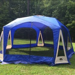 Northern Designs 18x18 Pentagon Screen Room In Good Condition