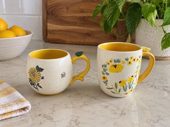 Cute Yellow Floral Ceramic Mugs – Set of 2 🌼🐝
