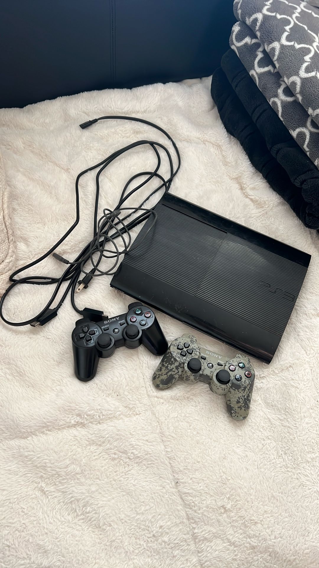 PS3 2 remotes 17games