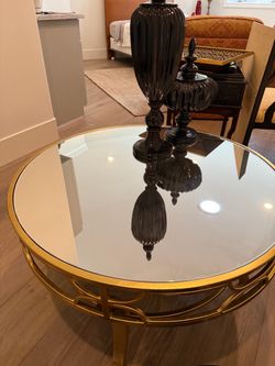 Round mirrored coffee table