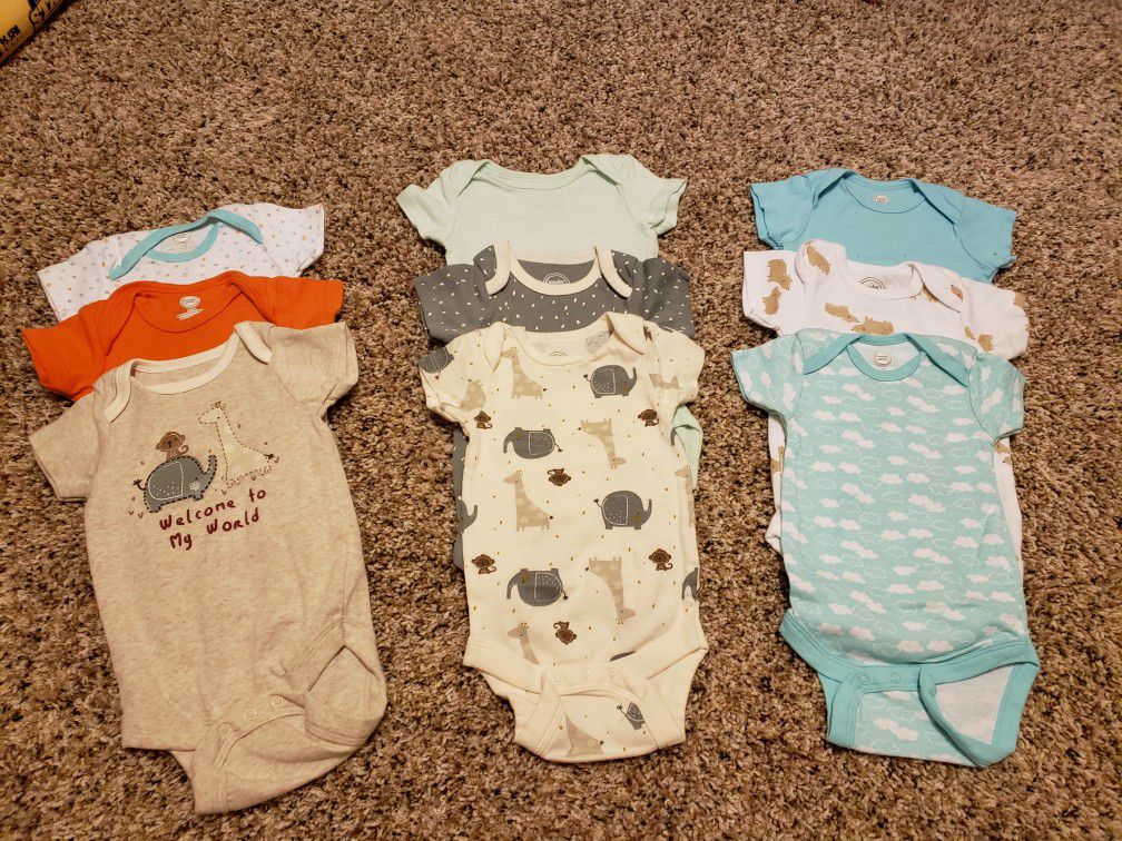Gender neutral baby 3-6 mons clothing