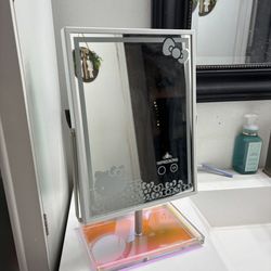 IMPRESSIONS Hello Kitty Vanity Mirror
