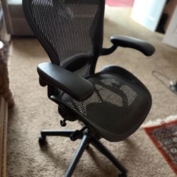 Herman Miller - Aeron - Size B