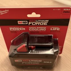 Milwaukee M18 18V REDLITHIUM FORGE XC 8.0 Ah Battery Pack