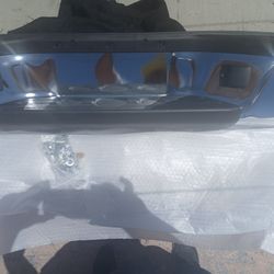 BRAND NEW OUT THE BOX. 2005-2015 TOYOTA TACOMA REAR CHROME STEEL BUMPER