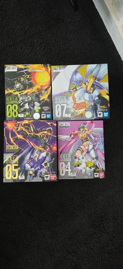 Digimon digivolving Spirit figures