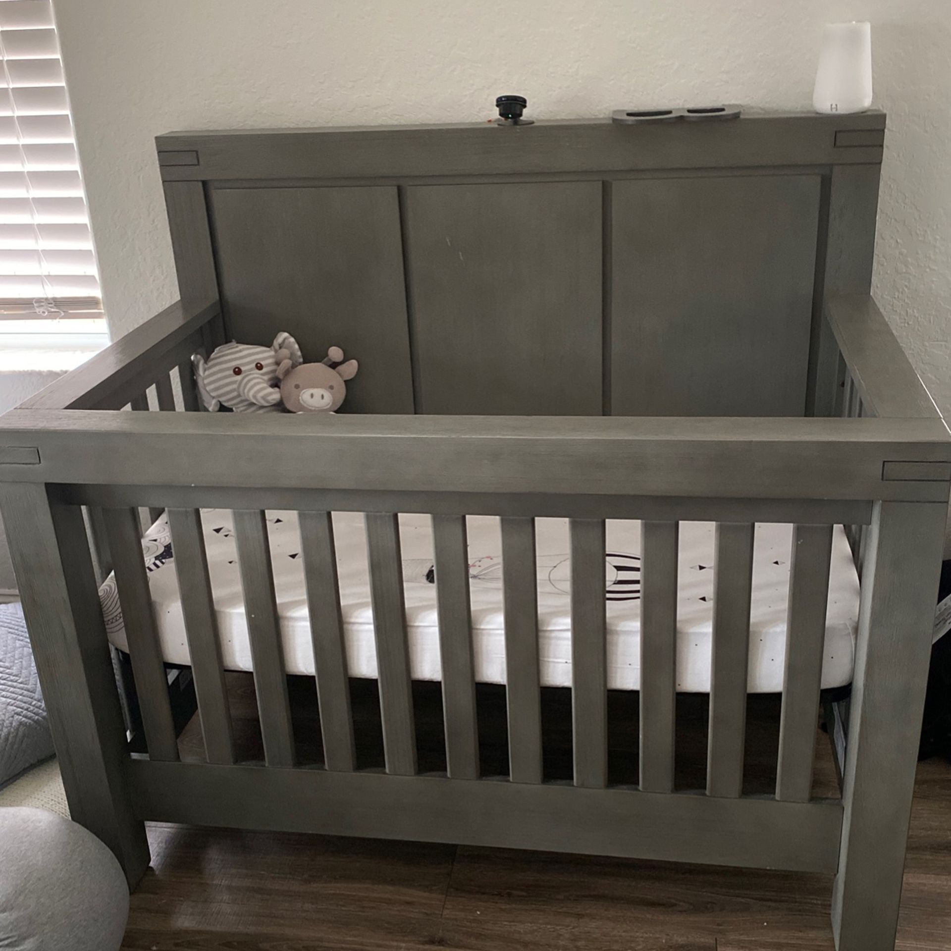 Oxford Baby Crib, Excellent Condition With Mattress