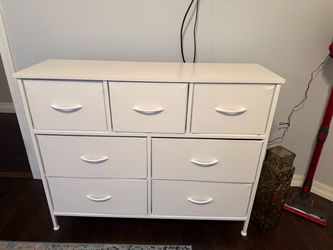 Dresser with 7 drawers