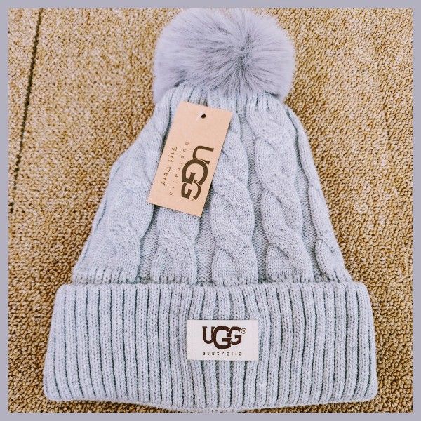 UGG BEANIE HAT.