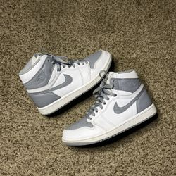 Air Jordan 1 High Stealth