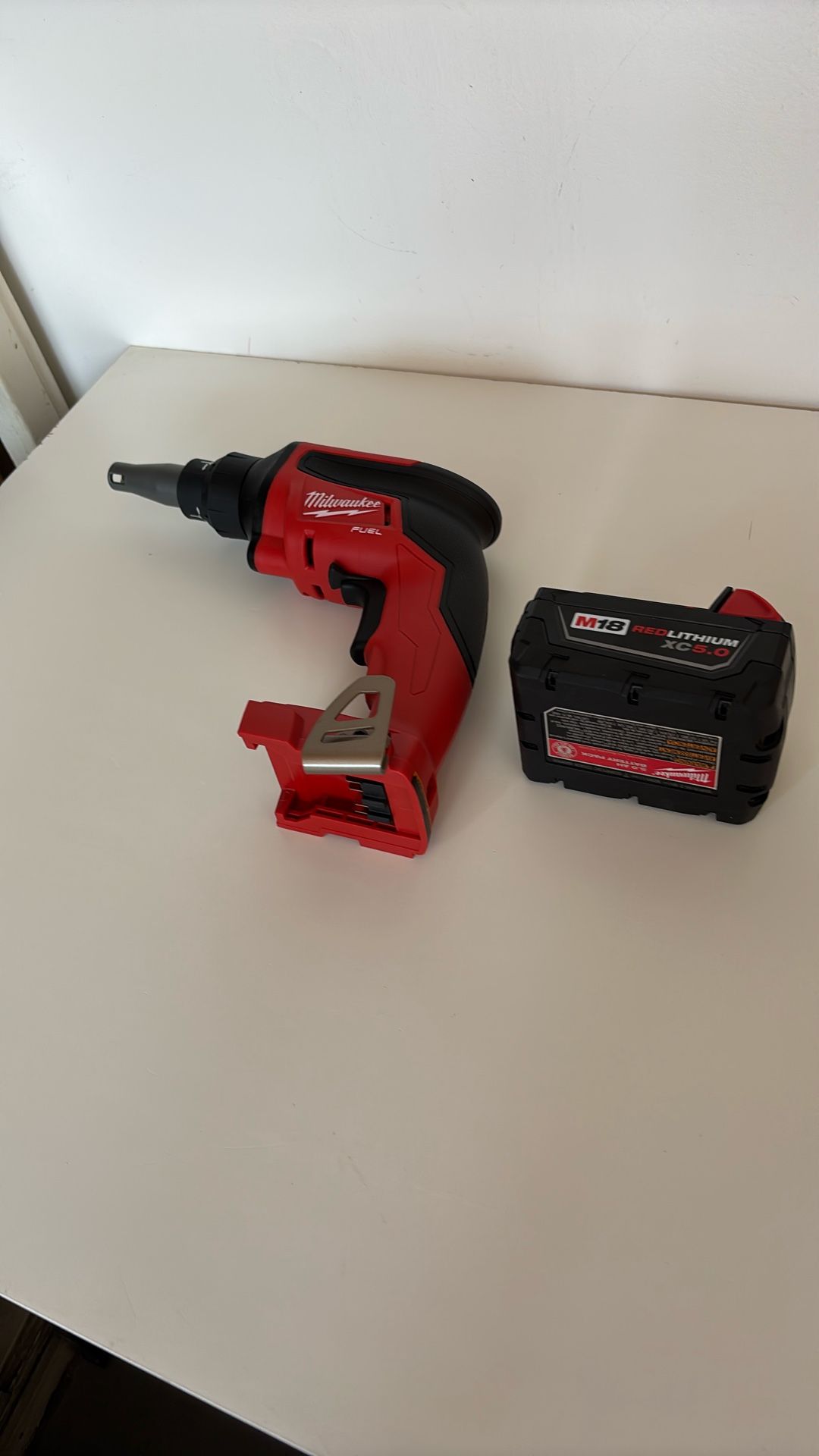 Milwaukee FUEL Drywall Gun & 5.0 Battery