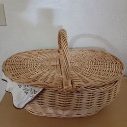 Large Oval Wicker Picnic Basket